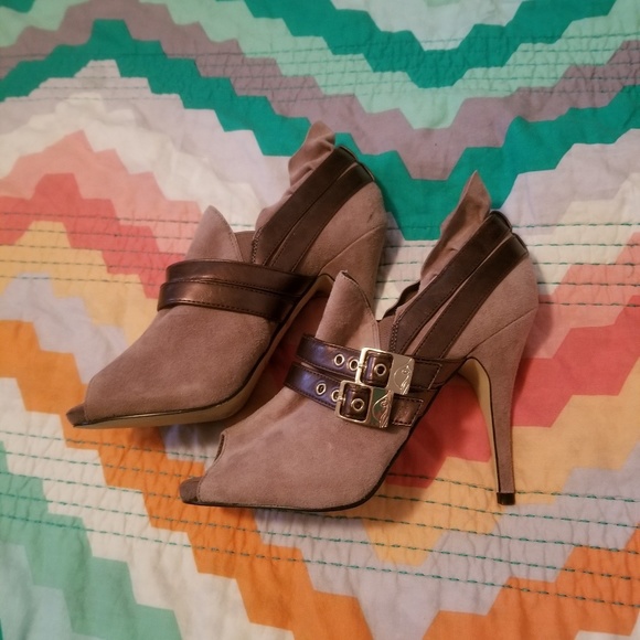 Baby Phat Mocha open toe ruffle heels 7.5 - Picture 2 of 4